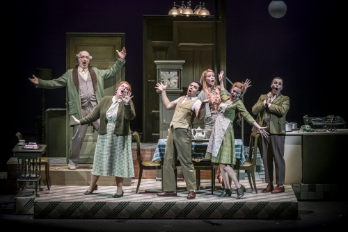 ROBINSON CRUSOE -  - ROBINSON CRUSOE - Compositeur : Jacques OFFENBACH - Direction musicale : Marc MINKOWSKI - Chef de choeur : Louis GAL - Mise en scene et costumes : Laurent PELLY - Dramaturgie : Agathe MELINAND - Scenographie : Chantal THOMAS - Lumieres : Michel LE BORGNE - Avec : Sahy RATIA (Robinson) - Julie FUCHS (Edwige) - Laurent NAOURI (Sir William Crusoe) - Marc MAUILLON (Toby) - Emma FEKETE (Suzanne) - Julie PASTURAUD (Deborah) - Les Musiciens du Louvre - Au Theatre des Champs Elysees - Le 03 12 2025 - Photo : Vincent PONTET  - Vincent PONTET 